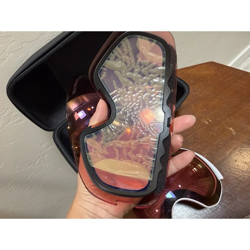 Quay Australia Mogul Snow Goggles Set - 3 Multi-Color Lenses (1 Brand New) Case
